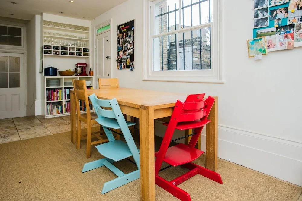 3 Bedroom Family Home Sleeps 6 in Camden