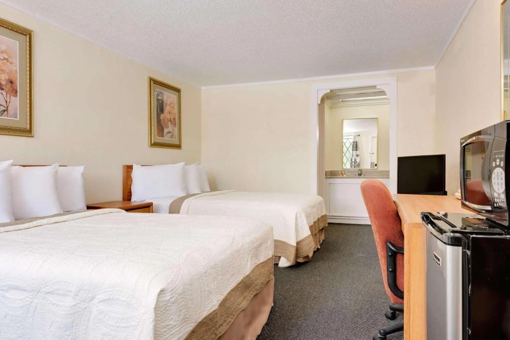 Knights Inn Macedonia