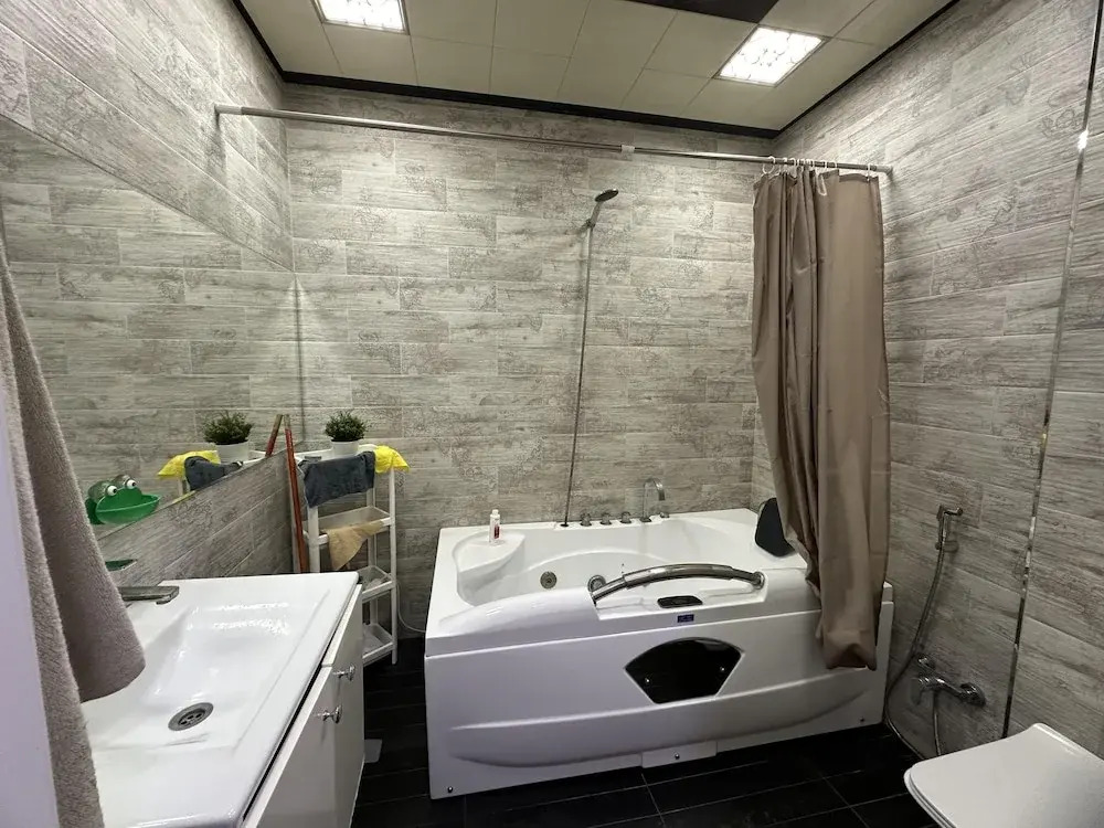 Charming 2-bed Apartment in Baku City Center