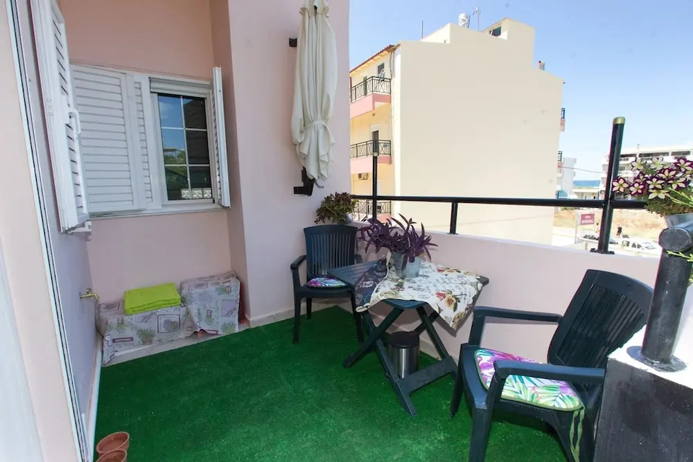 Kostas Apartment Very Near to Amoudara Beach