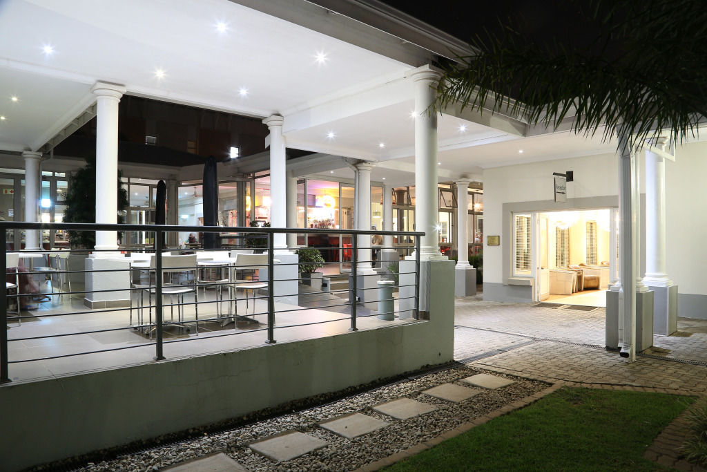 Life Hotel - The Aviator