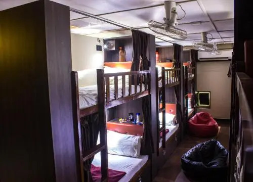 Basera Dormitory and Separate Cabins for Group in Andheri East - Marol