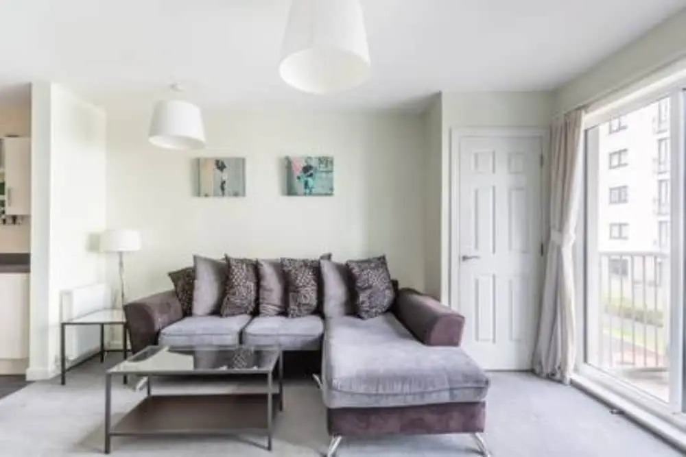 Modern 2 Bedroom Property in Stylish Complex