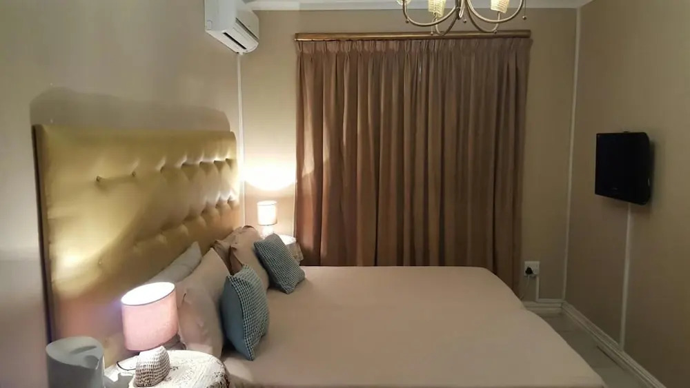 Savoy Lodge - Nice Budget Triple Room 2