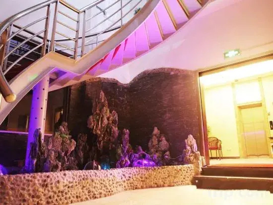 Huangmei Haotai Business Hotel