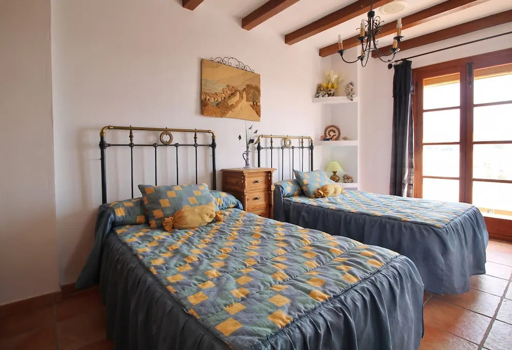 1055 Villa Cerrillo