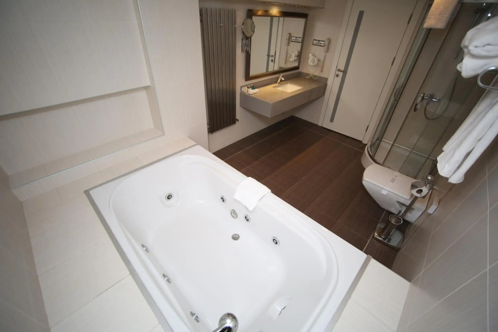 Grand Nora Hotel