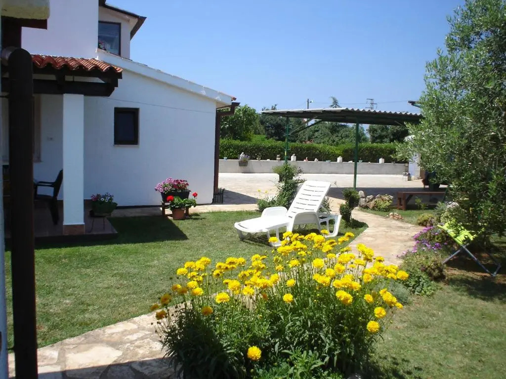 Nella Apartments