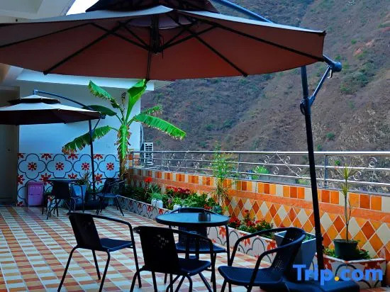 Luding Sihaiyijia Boutique Hotel (Luding Bridge)
