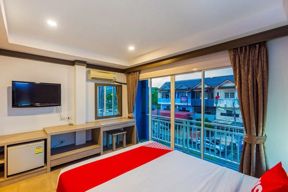 OYO 380 Jomthong Mansion