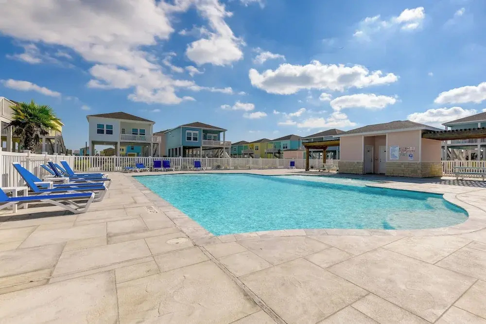 Community Pool Access & Bay View: Rockport Home!