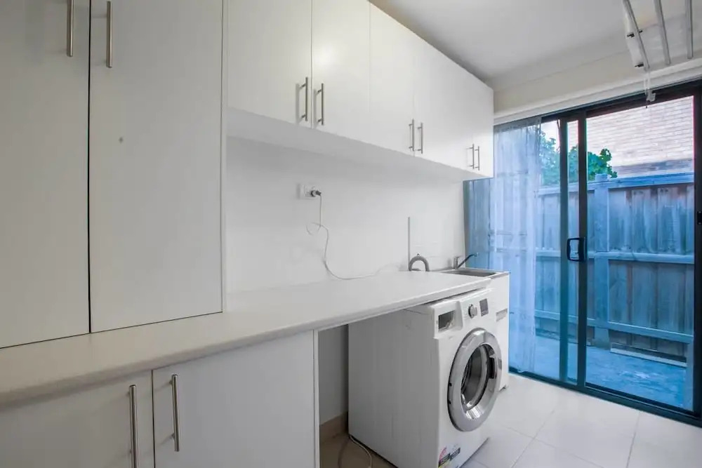 Lightful Charming House With Free Parking