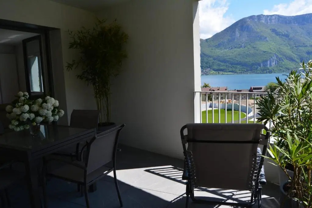 Le Tableau du Lac 507 - 2 bedrooms apartment with lake view terrace
