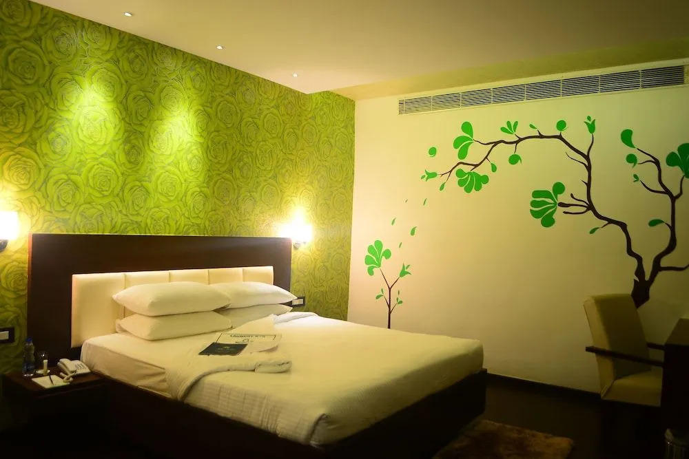 Hotel Hemaadri Grand