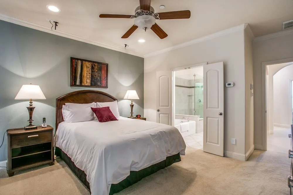Stylish 3 bedroom Town Home at shops at