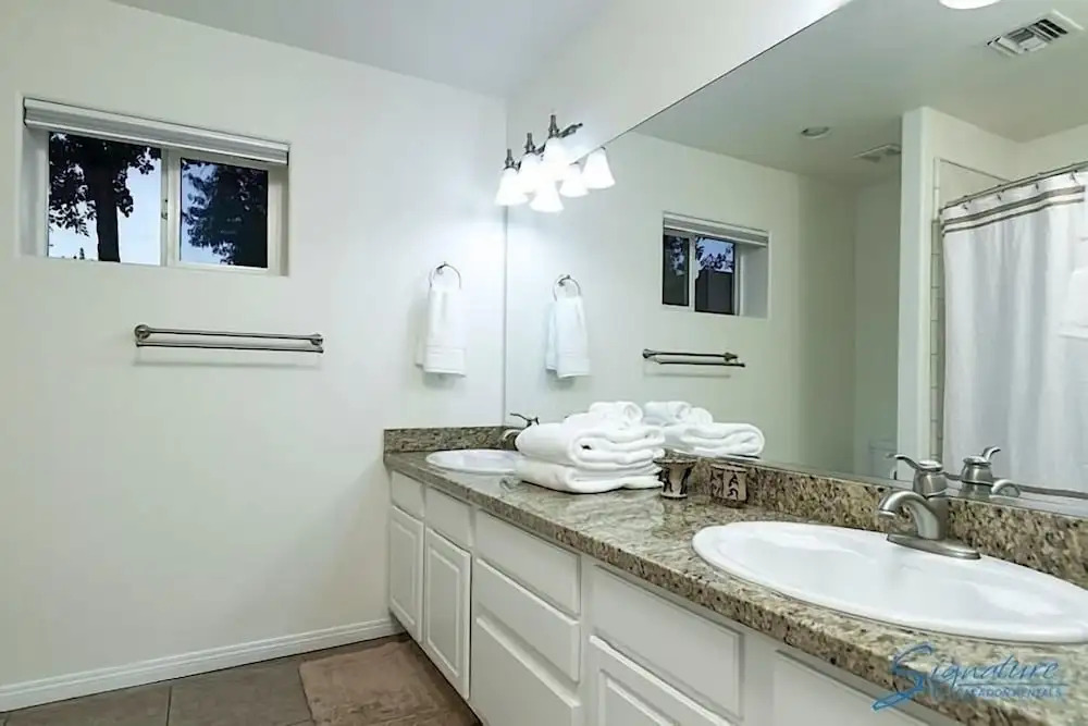 Latitude Adjustment By Signature Vacation Rentals