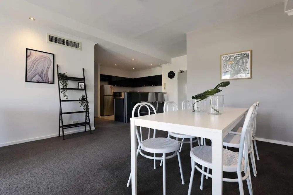 Extra Large 2 Bedroom Apartment in Melbournes Southbank