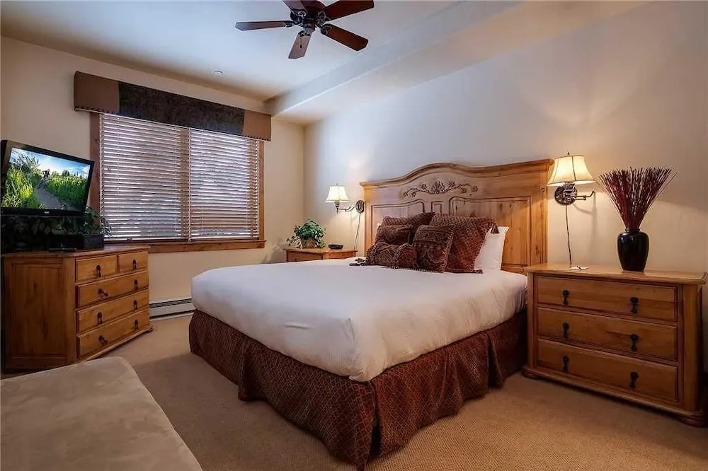 3102 Champagne Lodge, Trappeur's Crossing Apartment 2