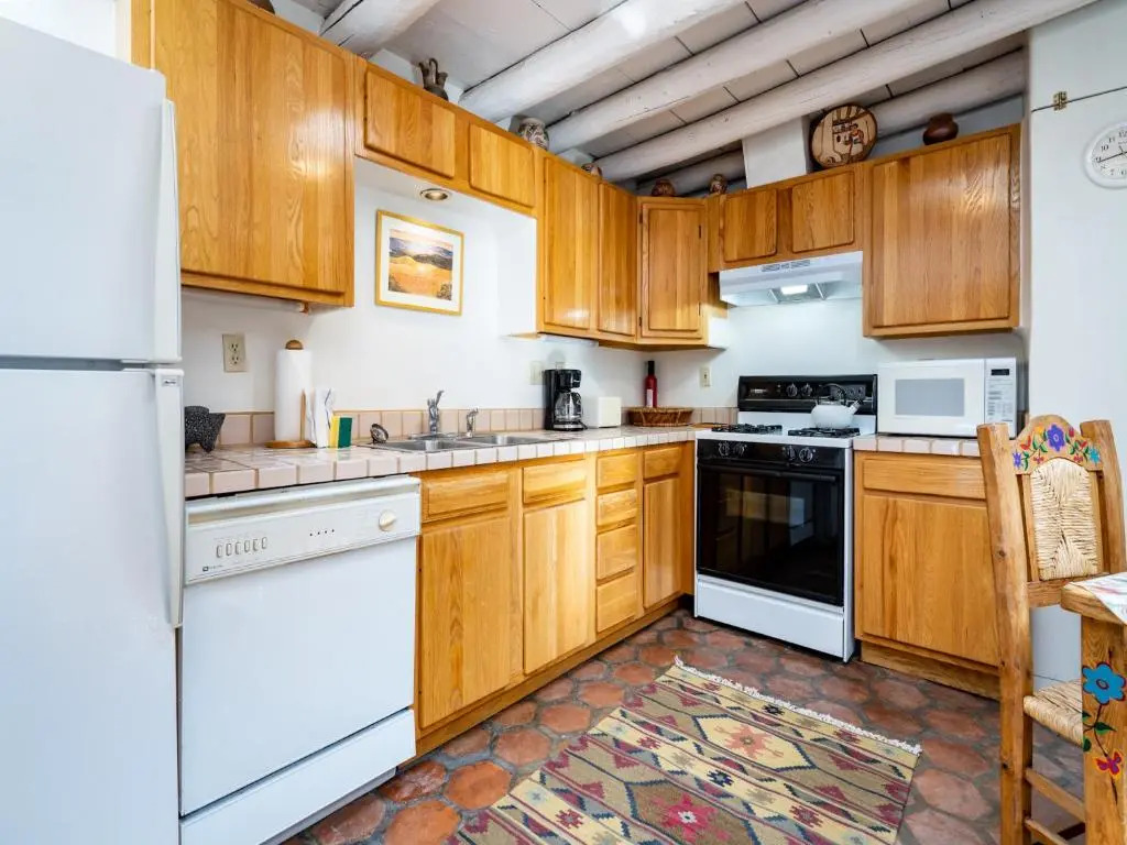 Casita Don Manuel, 1 Bedroom, Sleeps 2, Private Yard, Grill, Kiva Fireplace
