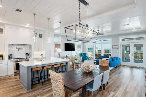 Ez Come Ez Geaux 4 Bedroom Home by Redawning