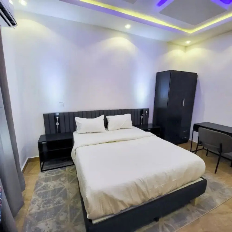 Urban Edge Comfort Apartment