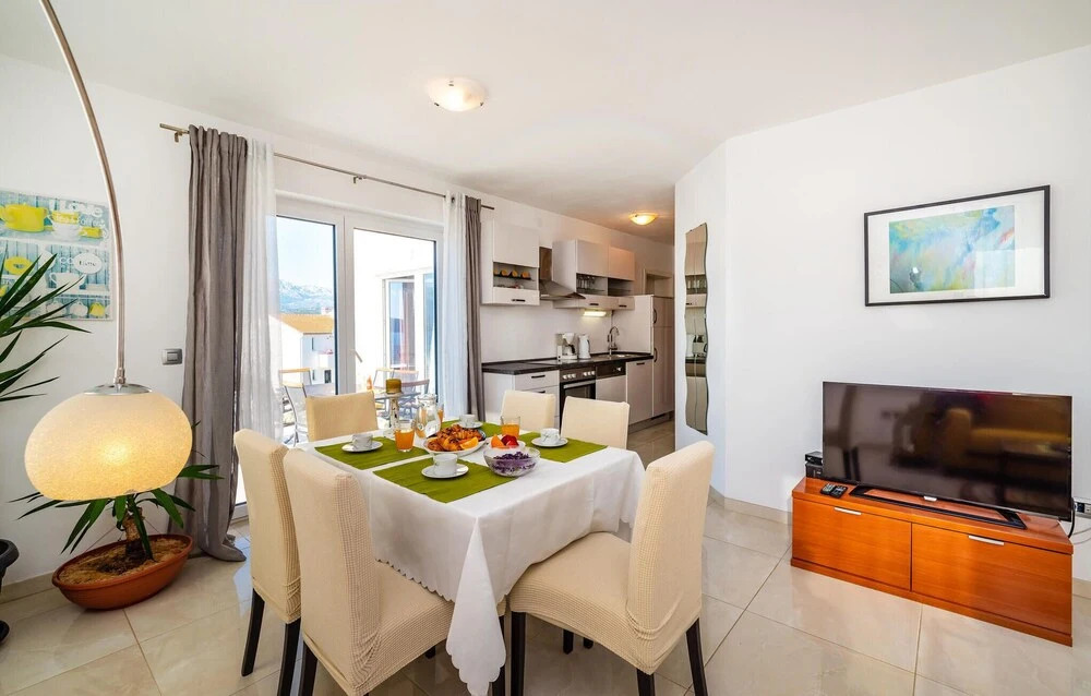 Amazing Home in Novigrad With 5 Bedrooms, Wifi and Outdoor Swimming Pool