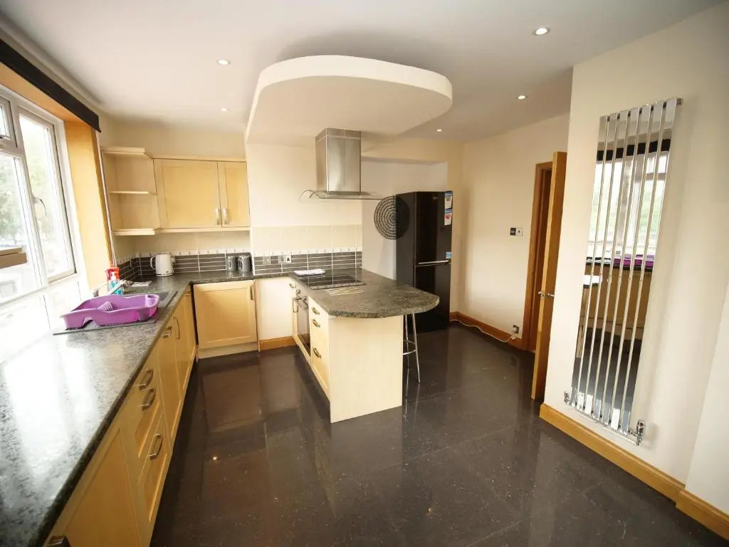 Town Centre Apartment Sleeps 9