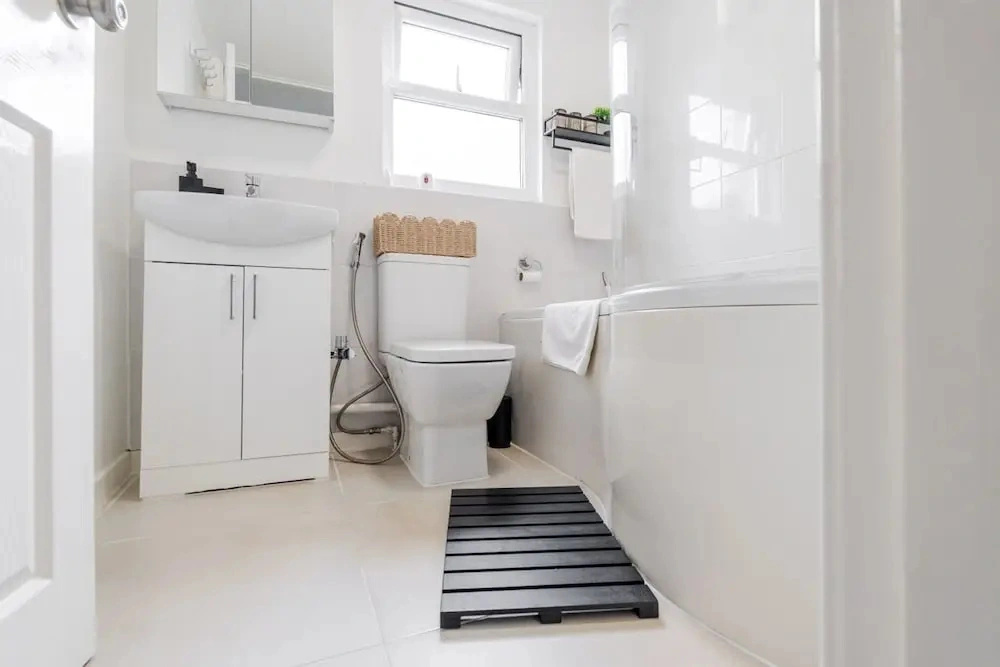 Newly Renovated 4BR House With Lots of Amenities