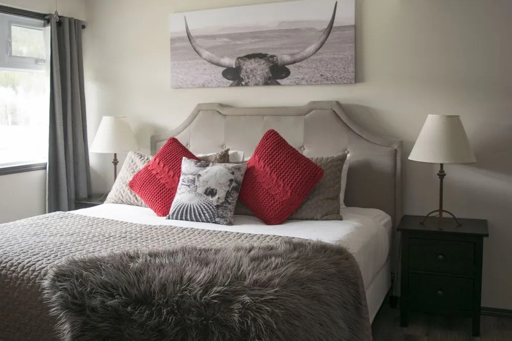 Yamnuska Suites