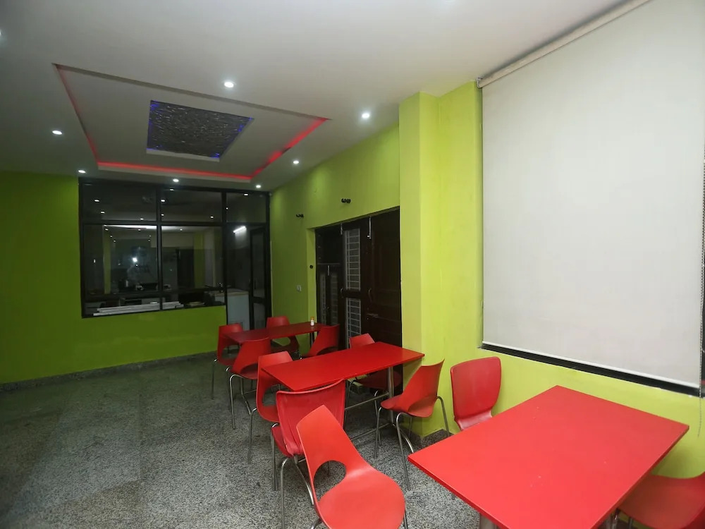 OYO 11556 Om Guest House Residency