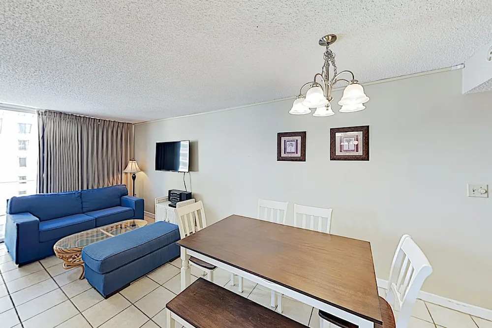 New Listing! Oceanfront W/ Pools & Hot Tub 3 Bedroom Condo