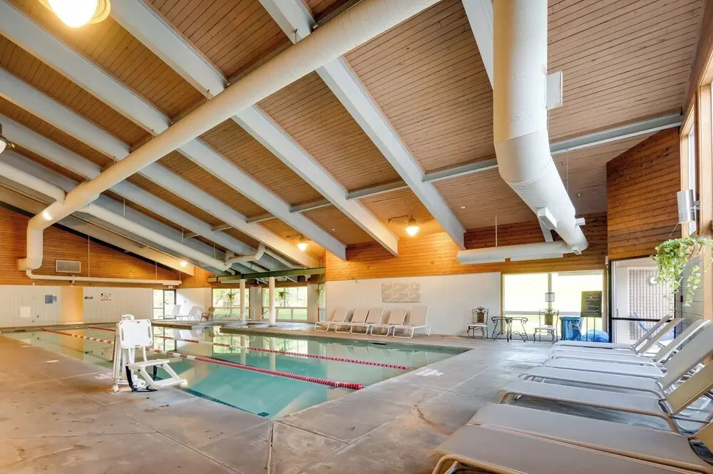 Lincoln Townhome w/ Community Pool & Club Access!