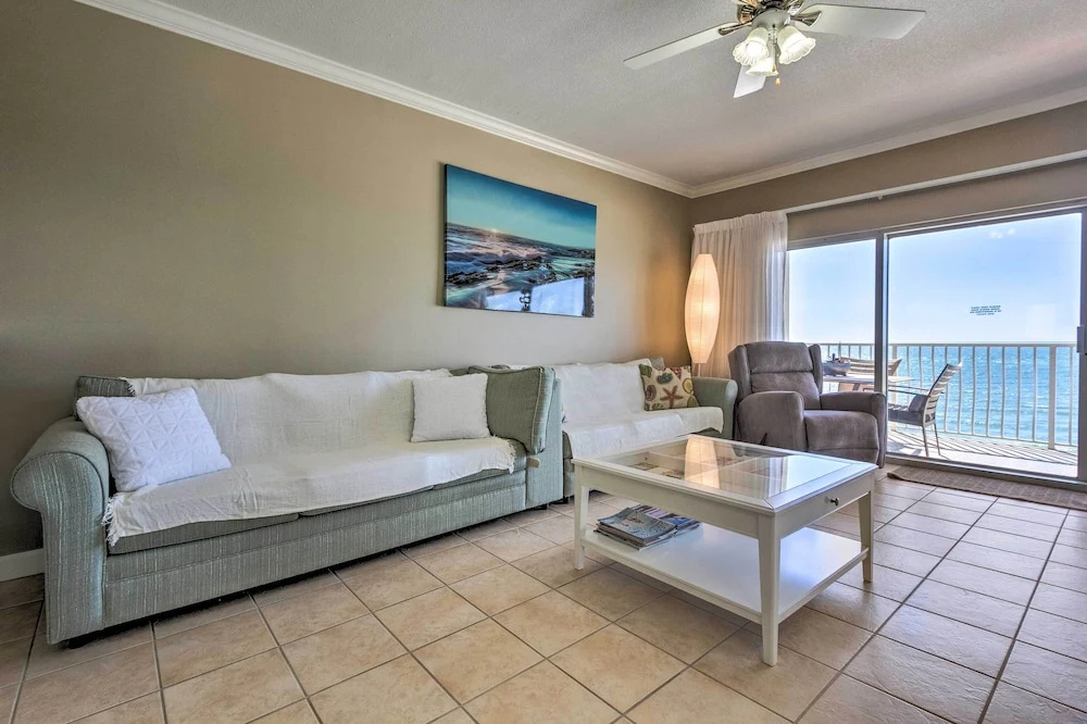 Gulf Views & Pool Access: Coral Reef Resort Condo