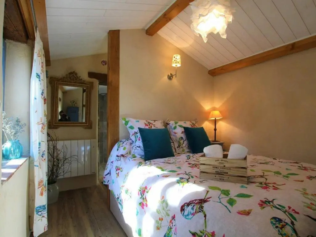 Cabane de Vigne en Auvergne pour Escapade Romantique - FR-1-582-74