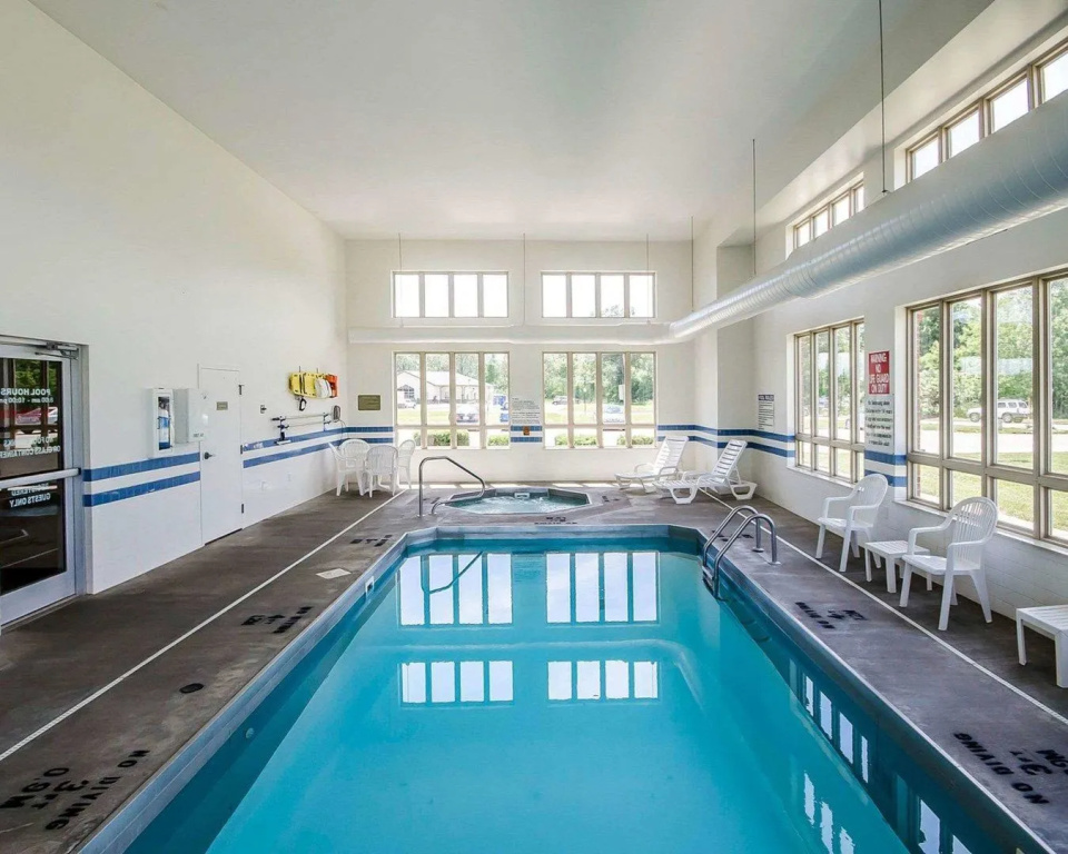 Quality Inn & Suites near Owensboro & Holiday World GOLD AWARD WINNER