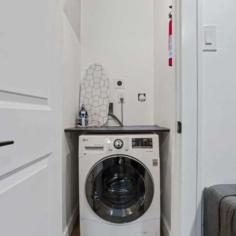 Arbor Villa 1 I Sleeps 30 Near Downtown Parking