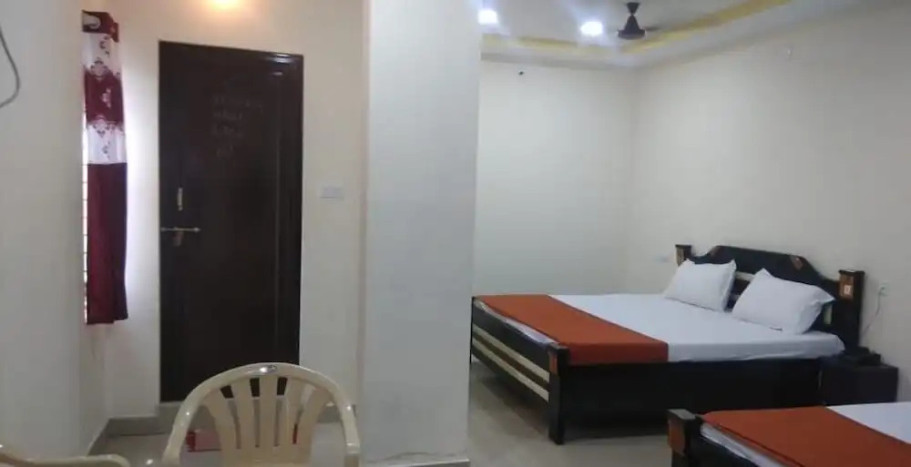 Iroomz Hotel Sri Kanya Residency