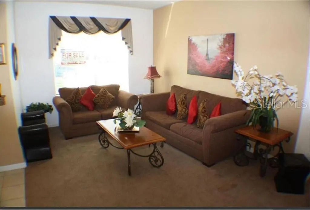 7 Bedroom, 4.5 Bath & Enclosed Pool. Lake View and 3 Miles to Disney!