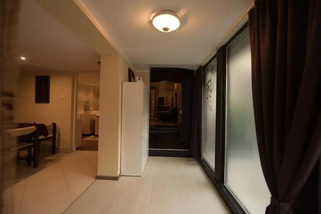H & V Residence - Split Level Apartment