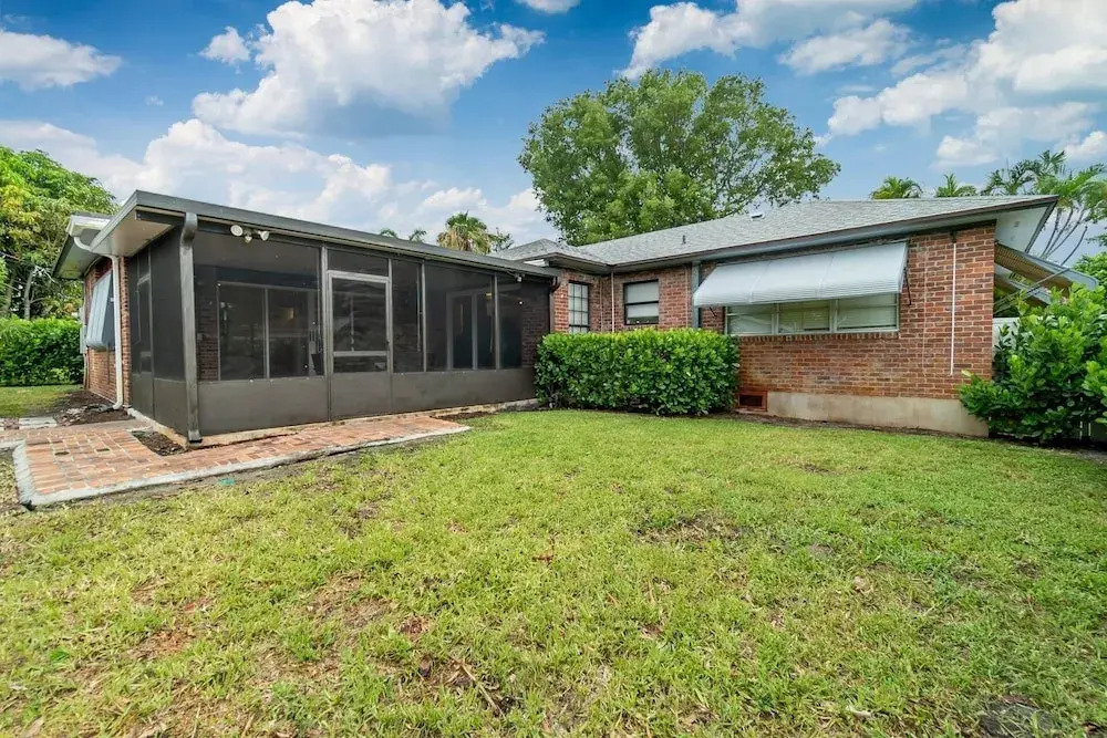 Northwood Harbor Home 3 Bed/ 3 Baths, Beach, Shops & Restaurants