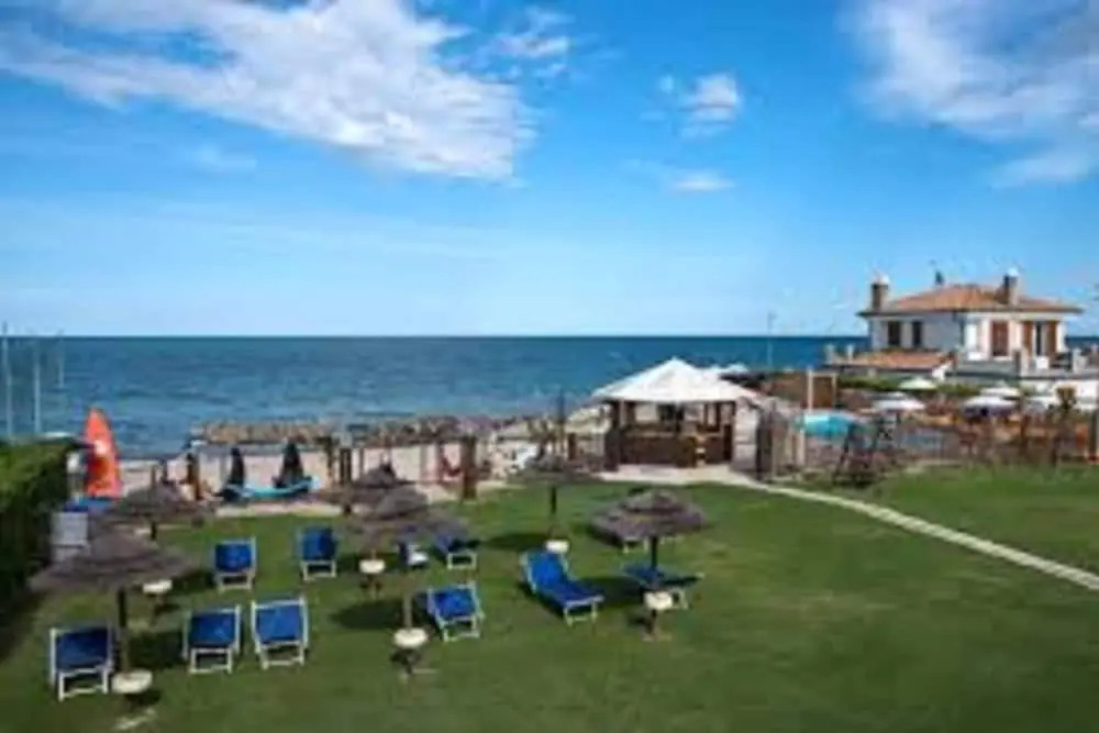Seafront Apartment for Rent 6 Sleeps Skyscraper