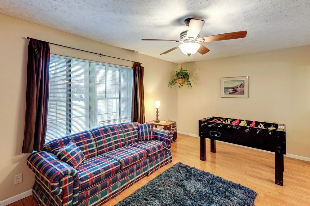 Bring the Family! Suburban Home w/ Yard in Omaha