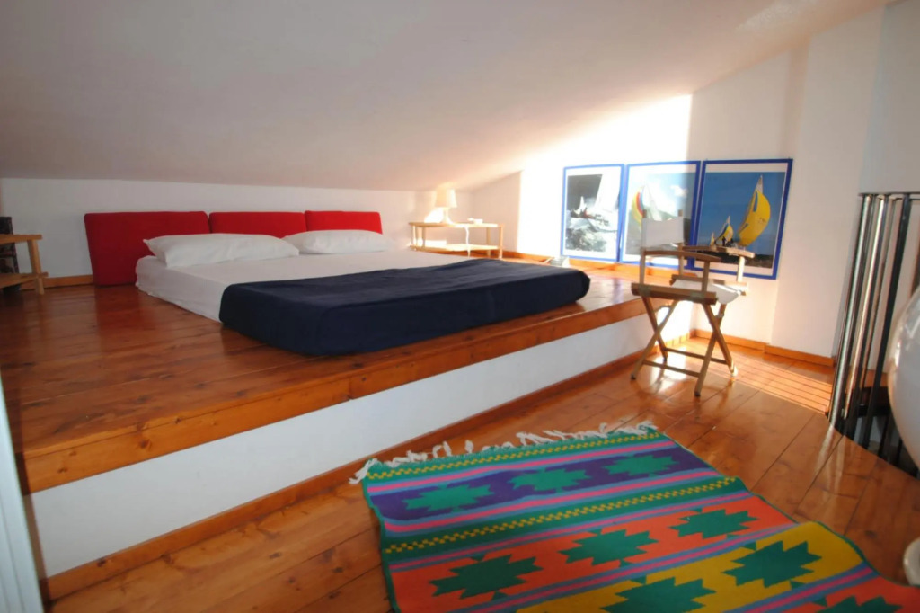 In vacation residence, 40 mt from the sea, apartment with 3 bedrooms ,for 6-7 people, on 2nd floor w-Villa Marina - INT. 8 quadri Libeccio