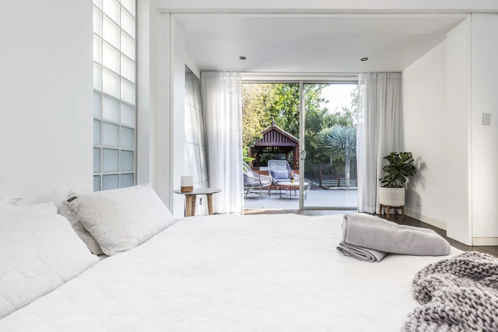 Coogee Luxury Home with Salt Water Pool & Parking