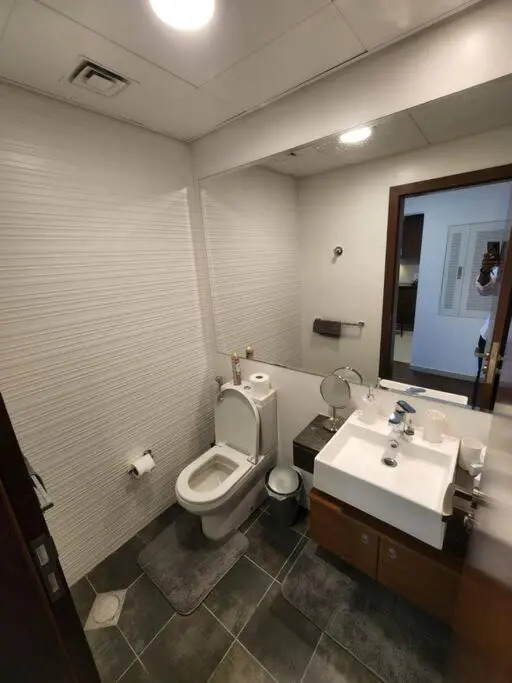 Cozy 1BR in Iconic Tower