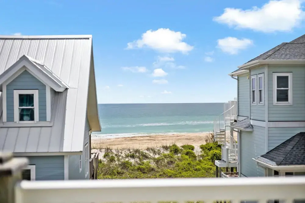 Sea La Vie (North Topsail) by Topsail Realty