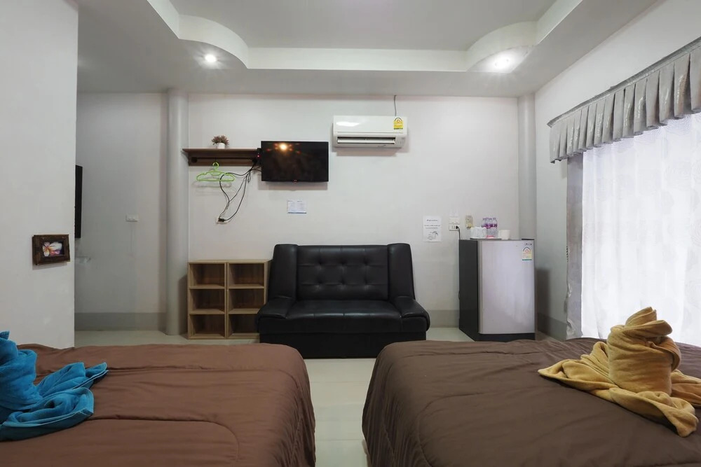 OYO 1100 Chidlom Resort