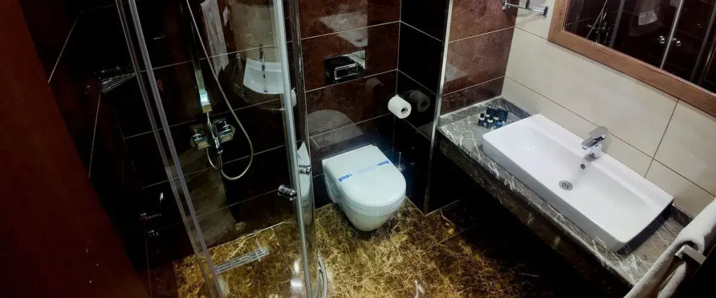 Kanyonvadi Hotel