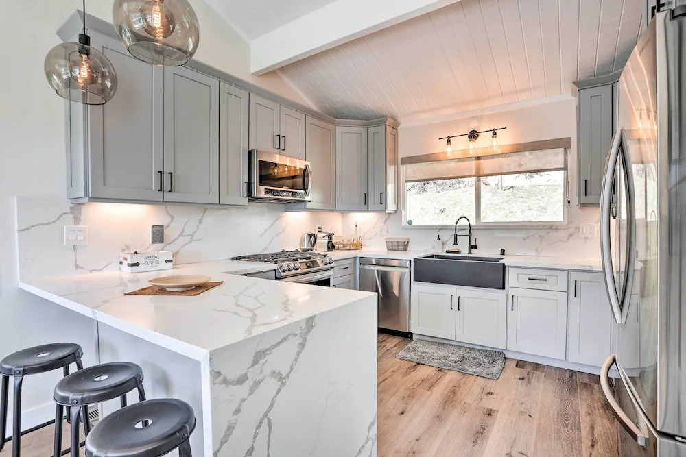 Stunning Lake Arrowhead Cabin w/ Lake Views!