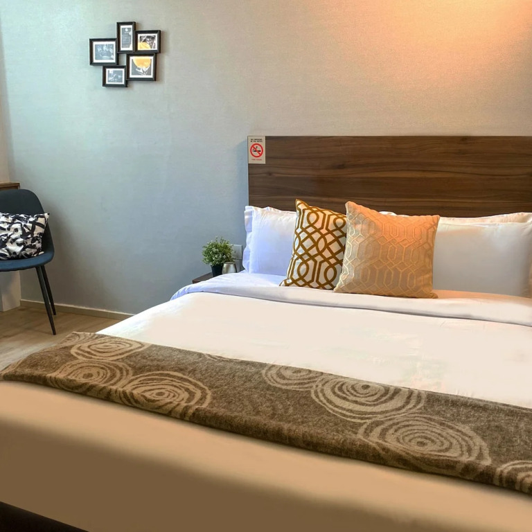 ST Signature Bugis Beach, DAYUSE, 8-9 Hours, check in 8AM or 11AM